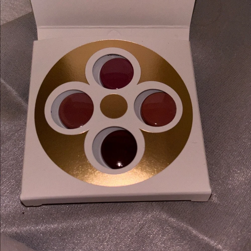 LV Rouge Louis Vuitton lipstick samples - Picture 2 of 8